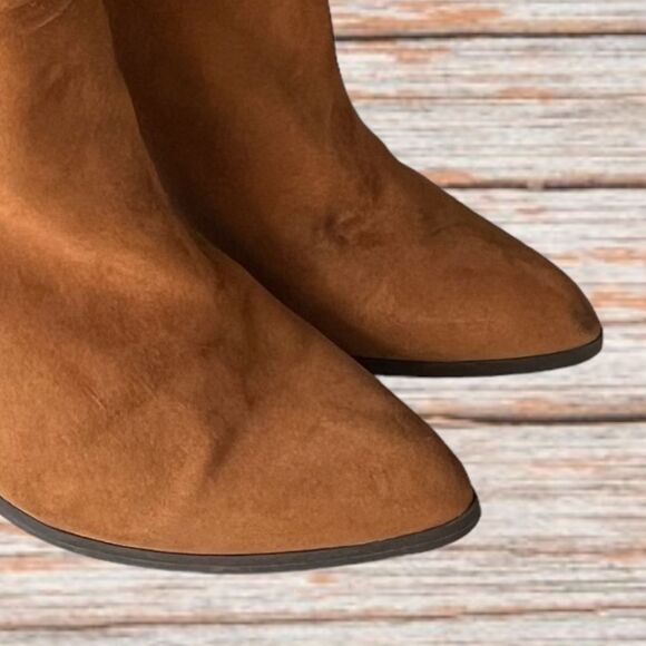 🔥4/$25 Kohls Pointed Toe Chunky Heel Boots Faux Suede Cognac Women’s Size 9 - Picture 8 of 8